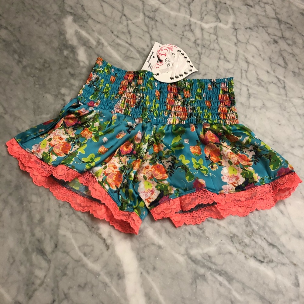 🏝Beach Bunny Shorts - M